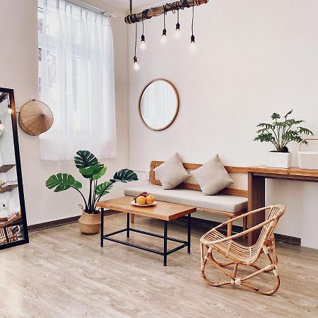 Vevy House - Homestay In Town Дананг Екстериор снимка
