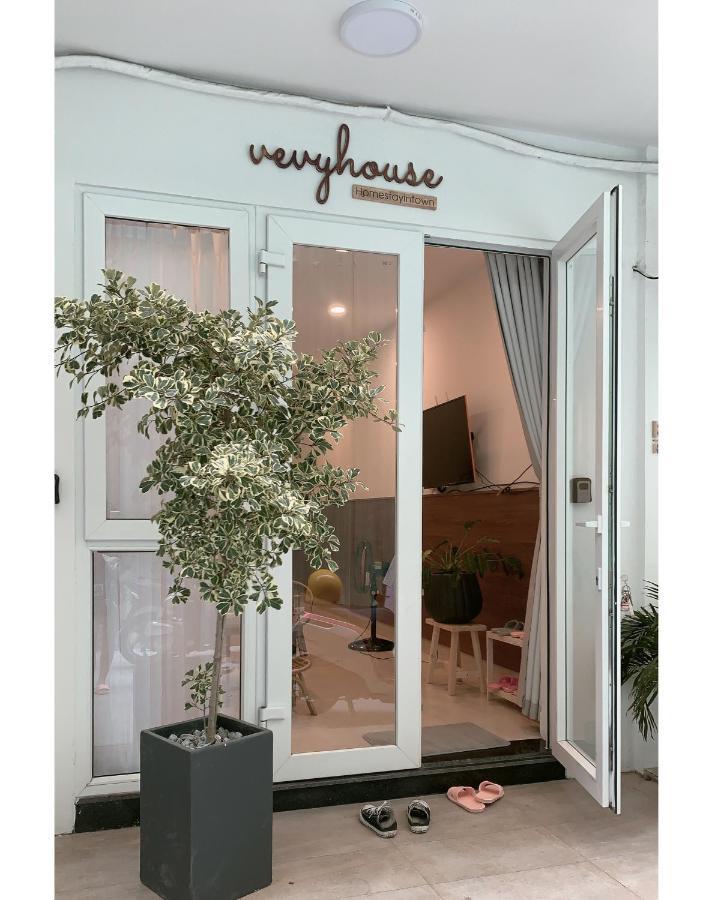 Vevy House - Homestay In Town Дананг Екстериор снимка